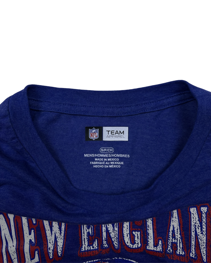 New England Patriots Retro Helmet Graphic T-Shirt (small)