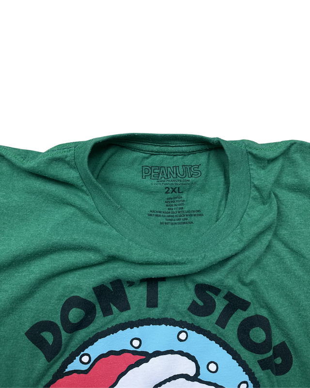 Peanuts Snoopy Don't Stop Believin' Christmas Graphic T-Shirt (2XL)